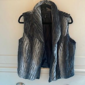 Donated NFS. Tribal Faux Fur Vest Size Large NWT